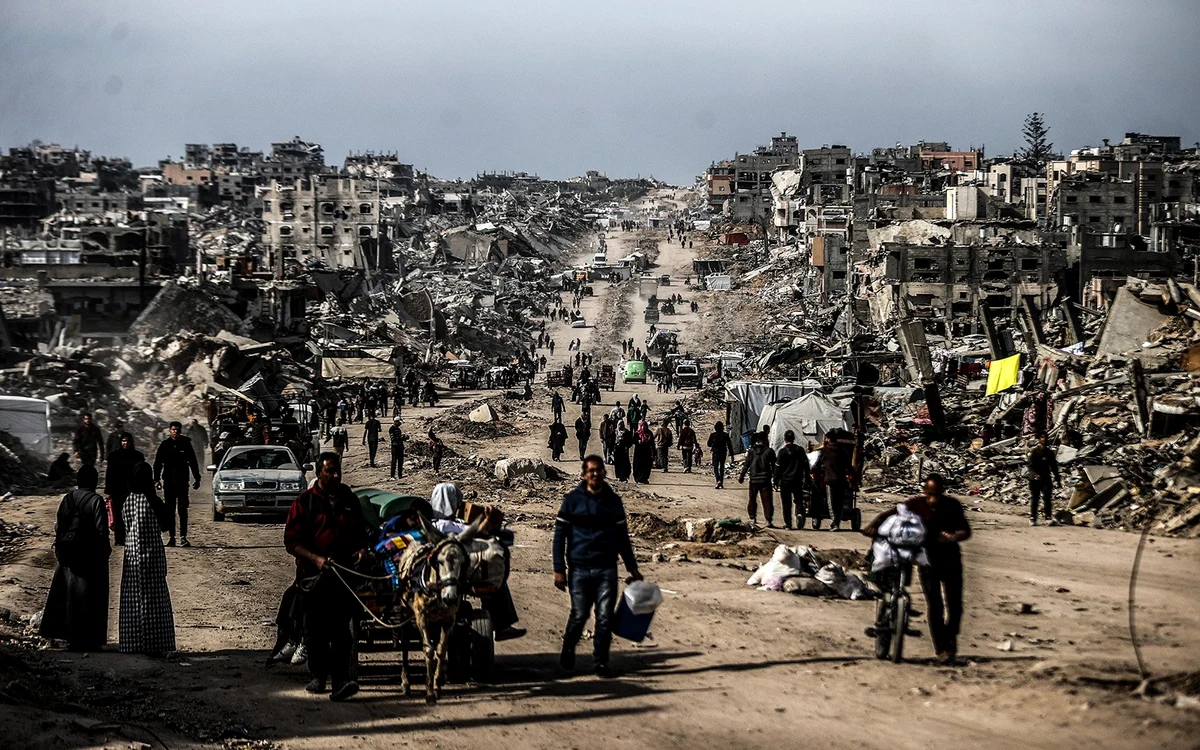 Palestinienii strămutați din centrul și sudul Fâșiei Gaza se întorc în nord FOTO X