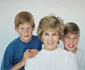 Prințesa Diana, alături de cei doi fii, William și Harry.