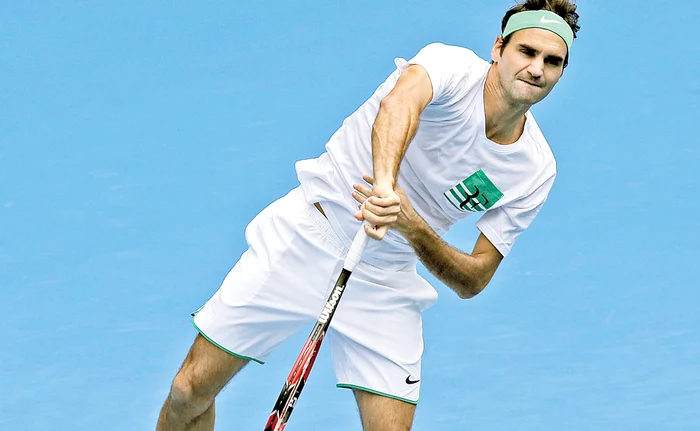 
    Locul 1 Roger Federer,  accidentare la  genunchi, în baie  