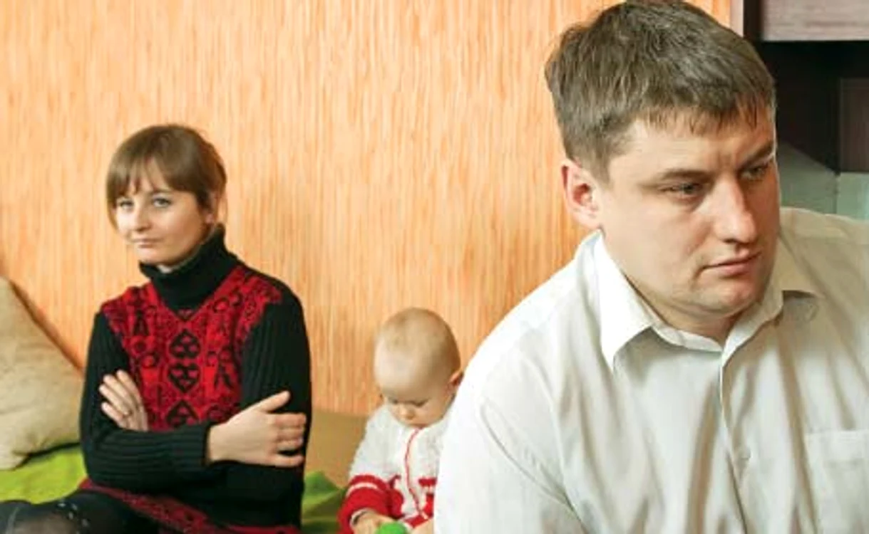 Într-o familie cu probleme, taţii sunt adesea absolviţi de vină  