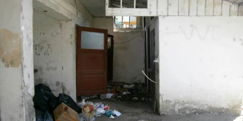 Acesta este peisajul care îi întâmpină pe călătorii care ajung în Eurogara Turnu Severin