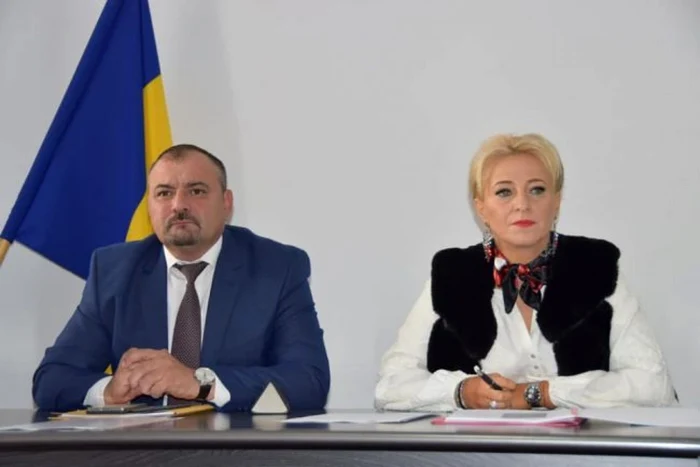 Subprefectul de Arad, Vasilică Damian, şi prefectul Florentina Horgea s-au îmbolnăvit în aceeaşi zi FOTO aradon.ro