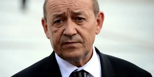 Ministrul francez al apărării Jean-Yves Le Drian susţine intervenţia în Mali