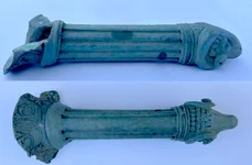 Mâner terminat cu un cap de berbec de la un vas din bronz roman (© Muzeul Național al Carpaților Răsăriteni)