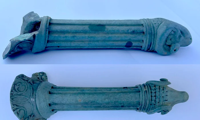 Mâner terminat cu un cap de berbec de la un vas din bronz roman (© Muzeul Național al Carpaților Răsăriteni)