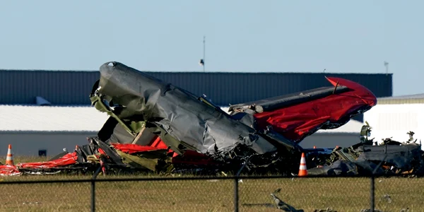 Două avioane s au ciocnit la un show aerian în Dallas Texas FOTO Profimedia jpg