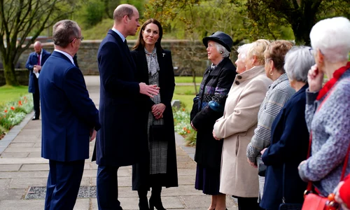 Kate Middleton și Prințul William în vizită la Aberfan (5) jpg