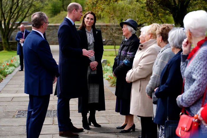 Kate Middleton și Prințul William în vizită la Aberfan (5) jpg