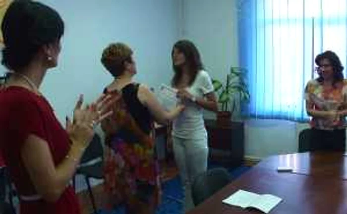 Elevii cu media perfectă 10 la BAC-ul "de vară" au fost felicităţi de conducerea IŞJ Olt... (FOTO: Adevărul)