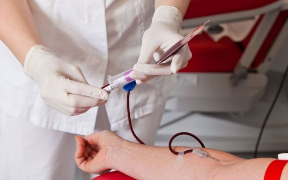 Simptomele hemofiliei, o boală rară a sângelui care se transmite ereditar. Tratamentul prescris