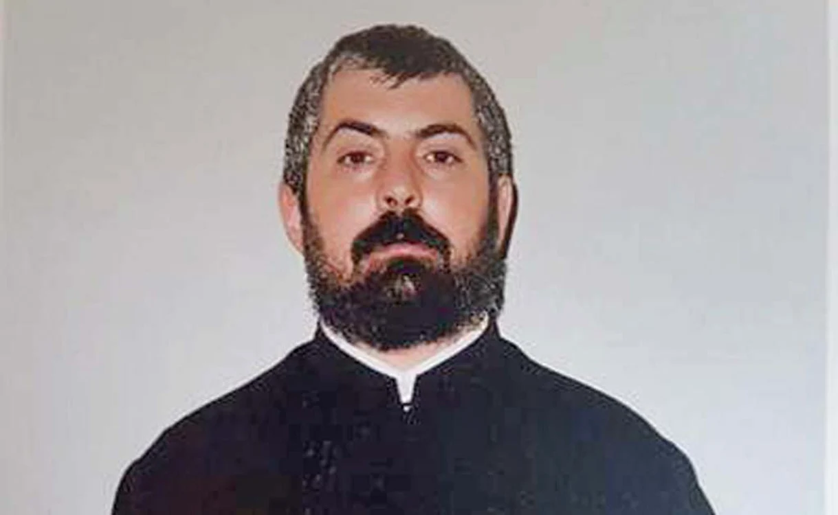
    Părintele Gheorghe Rece aborda fetițele pe rețelele sociale  