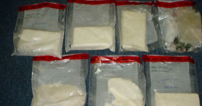 Româncele transportau peste patru kilograme de cocaina