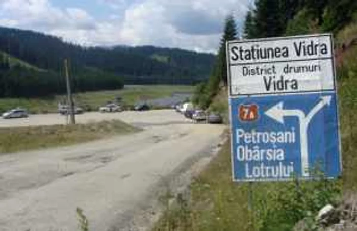 Lacul Vidra, oază de frumuseţe în inima munţilor