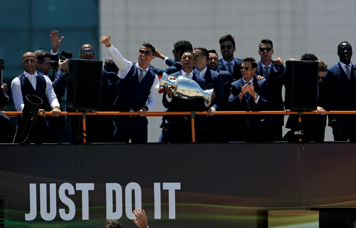 Nani și coechipierii au sărbătorit de la aeroport câștigarea titlului european