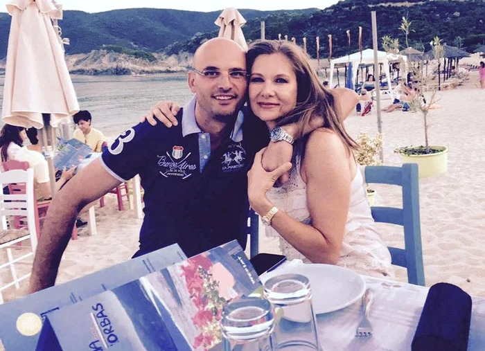 Romanița Iovan, alături de fiul ei, Albert, și de un prieten al acestuiafoto: arhivă personală