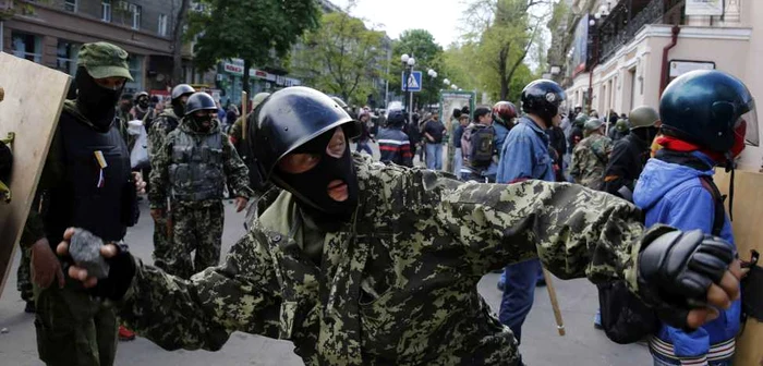 În Odessa au murit vineri 46 de separatişri pro-ruşi, după ce militarii ucraineni au interveni pentru a elibera clădirile ocupate de aceştia