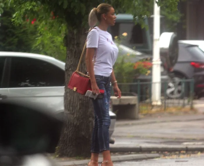 Binaca Drăguşanu a lăsat să i se vadă bikini