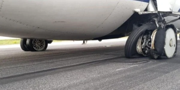 EXPLOZIE TREN ATERIZARE ATR42 TAROM OTOPENI 9 IULIE 2019 FOTO BOARDING PASS