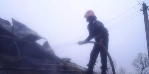 Incendiul a fost stins la timp de pompierii din Osica