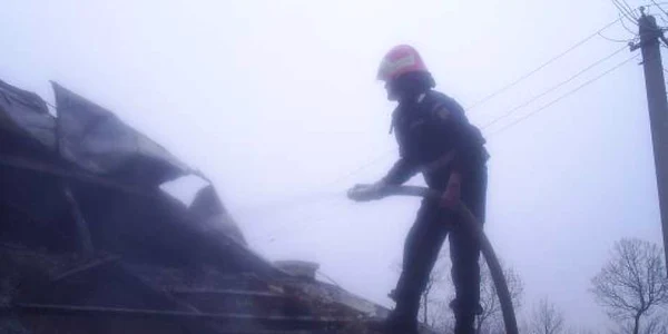 Incendiul a fost stins la timp de pompierii din Osica