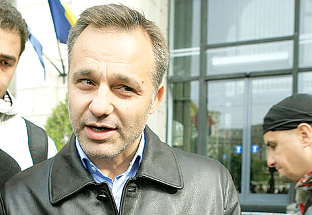 “Sperăm că vom primi şi restul de bani în luna decembrie.” Sebastian Oprescu,  funcţionar public