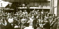 Adunarea salariaţilor Uzinei de motoare din Reşiţa, la naţionalizarea înteprinderii (© „Fototeca online a comunismului românesc”, cota: 174/1948)
