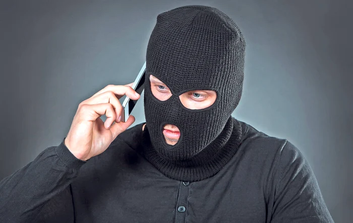 Hoții sună la întâmplare și păcălesc oamenii că rudele lor au pățit ceva rău. Totul ca să le trimită bani