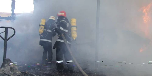 Pompierii ai intervenit trei ore ca să lichideze incendiul