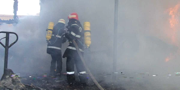 Pompierii ai intervenit trei ore ca să lichideze incendiul