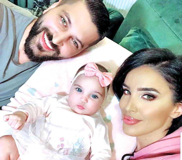 Adelina Pestrițu alături de iubitul ei, Virgil, și de fetița lor, Zenaida