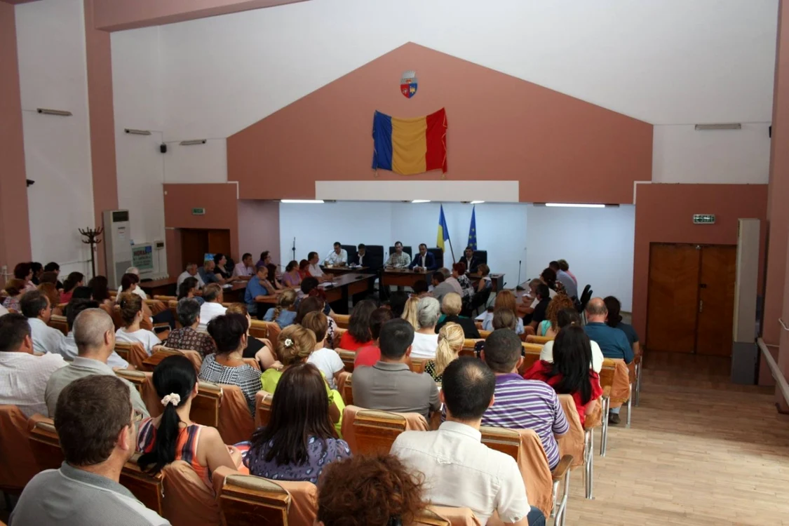 Angajaţii din Primăria Focşani şi-au aflat noile posturi