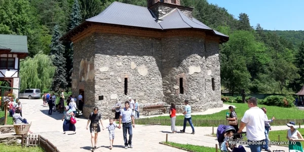 manastirea prislop foto daniel guta adevarul