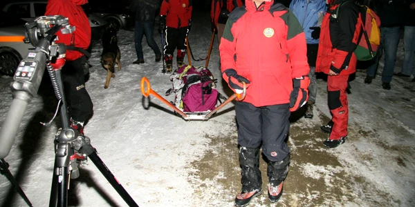 Salvamontiștii au coborât trupul neînsuflețit al alpinistului până la mașina Medicinei Legale