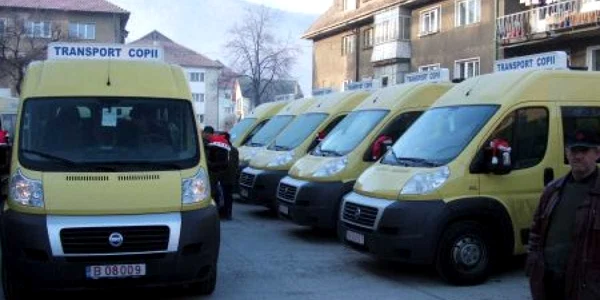 În Neamț este nevoie de 25 de microbuze pentru transportul elevilor