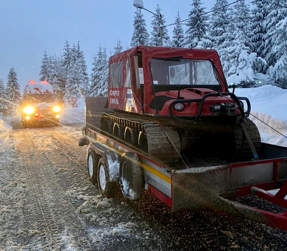 Evacuare turiști din stațiunea montană Păltiniș Foto ISU Sibiu
