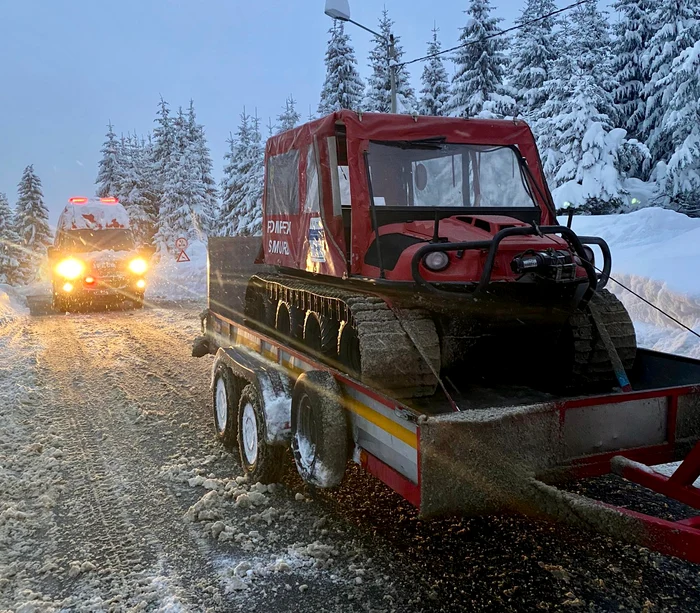 Evacuare turiști din stațiunea montană Păltiniș Foto ISU Sibiu
