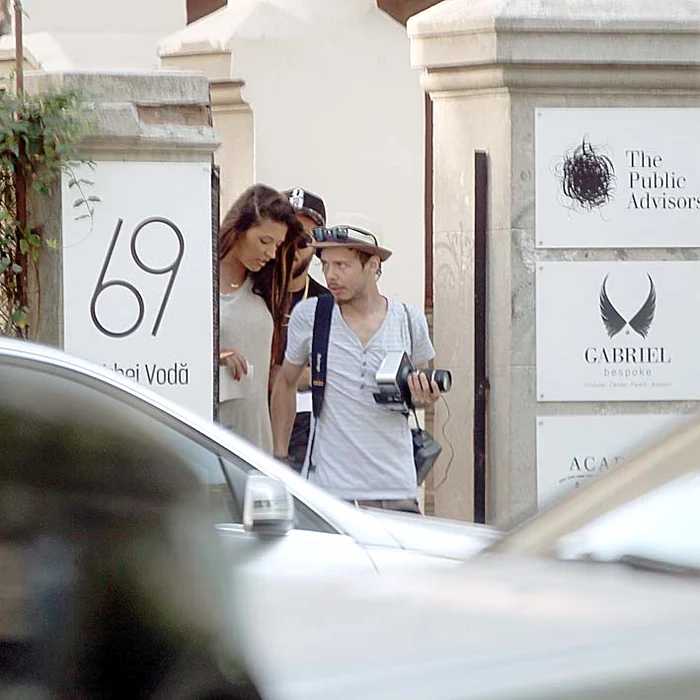 Cameramanul e în permanenţă alături de Antonia şi Alex