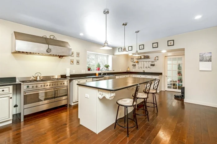 Conacul Highgate este scos la vânzare pentru 700.000 de dolari FOTO: Century 21 MRC /The Stacie Cal