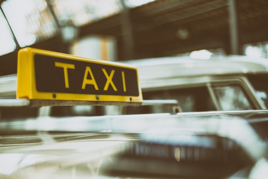 Cât ajunge să câștige un taximetrist în București