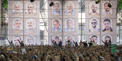 Protest anti Israel Teheran pe fundalul potretelor cu iranieni asasinați FOTO Profimedia jpg