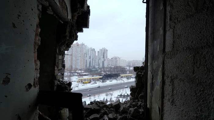 VIDEO Apartamentele înghețate ale Ucrainei: cum supraviețuiesc locuitorii în ger la -15°C, fără electricitate, în lupta zilnică cu războiul. „Viața s-a oprit aici”