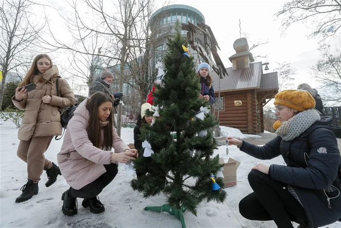 Biserica Ortodoxă a Ucrainei permite, în premieră, celebrarea Crăciunului pe stil nou FOTO EPA-EFE