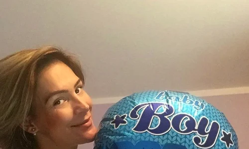 Roxana Ciuhulescu a nascut png