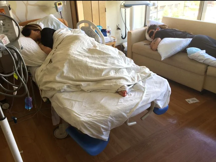 Oboseala îşi face simţită prezenţă, iar cei doi au decis să tragă un pui de somn.