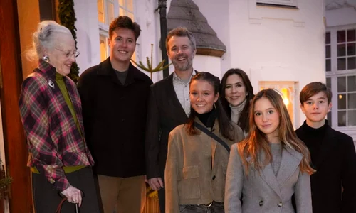 Regele Frederik, Regina Mary, copiii lor și Regina Marghrethe Foto Facebook jpg