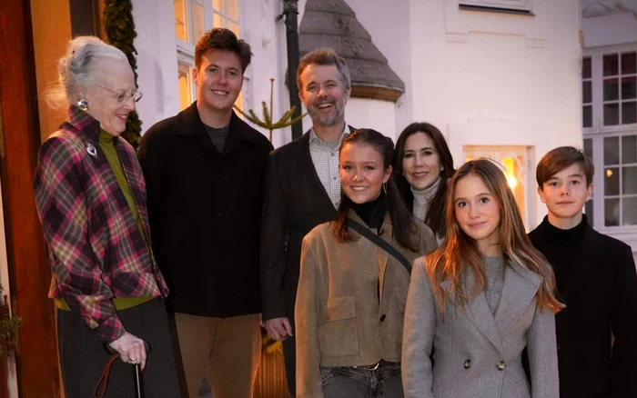 Regele Frederik, Regina Mary, copiii lor și Regina Marghrethe Foto Facebook jpg