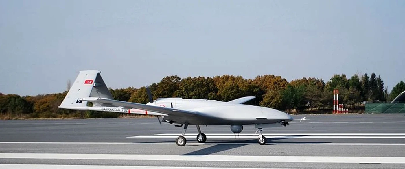 Aparatele Bayraktar  TB2 au o autonomie  de 27 de ore. FOTO Wikipedia/Bayhaluk 