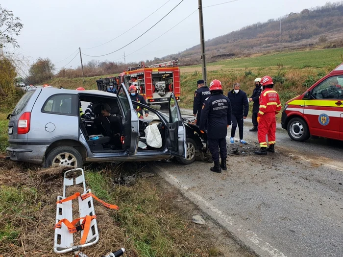 Şoferul autoturismului a decedat în urma impactului. Foto ISU Alba