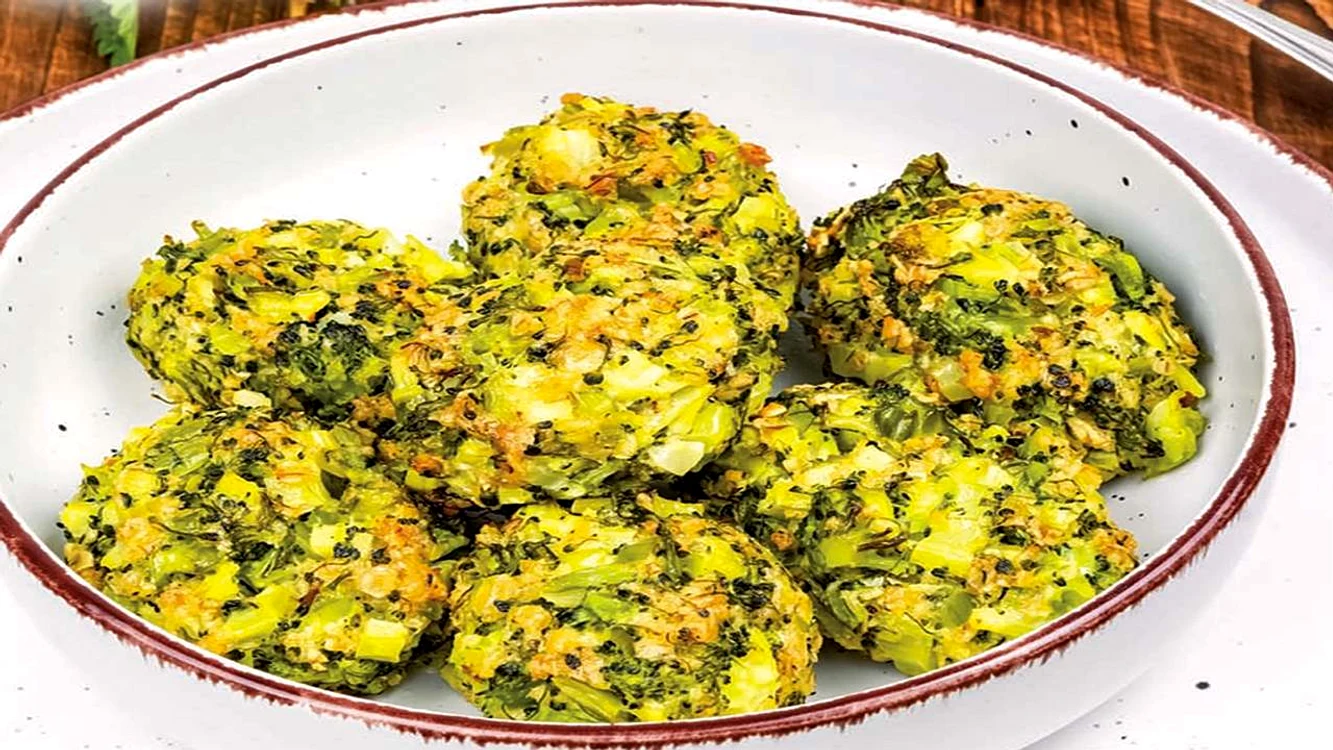 chiftelute de urzici cu broccoli jpg
