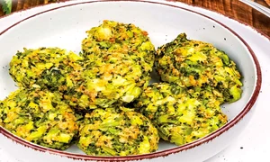 chiftelute de urzici cu broccoli jpg